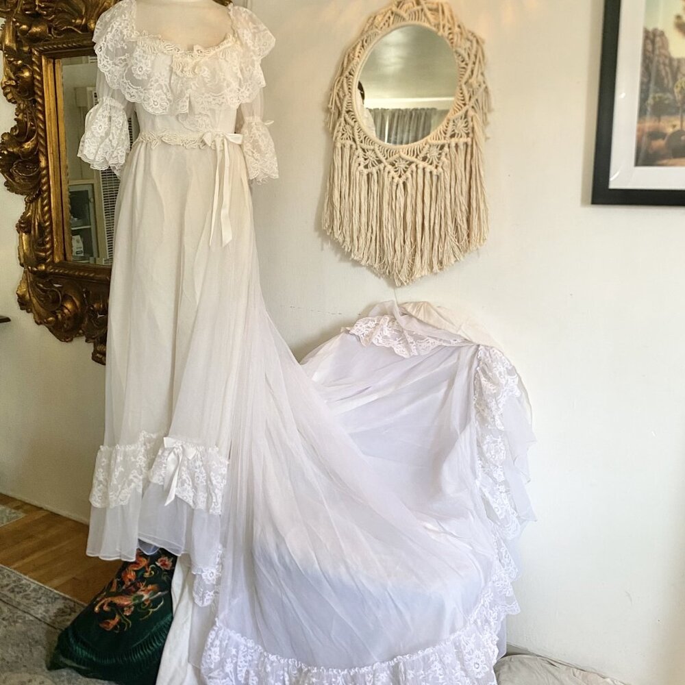 Vintage Bridallure 70s Lace Wedding Dress Train Alfred Angelo Ruffles White XS